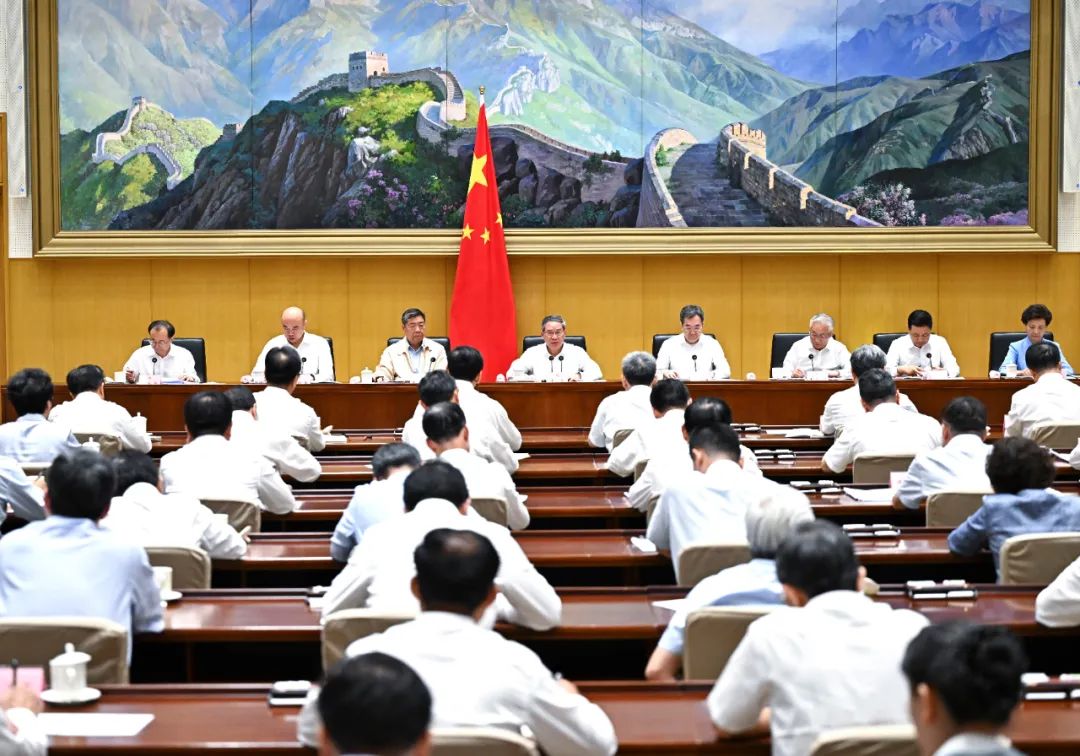 李强主持召开国务院第五次全体会议，拓展绿色贸易、跨境电商等新的外贸增长点