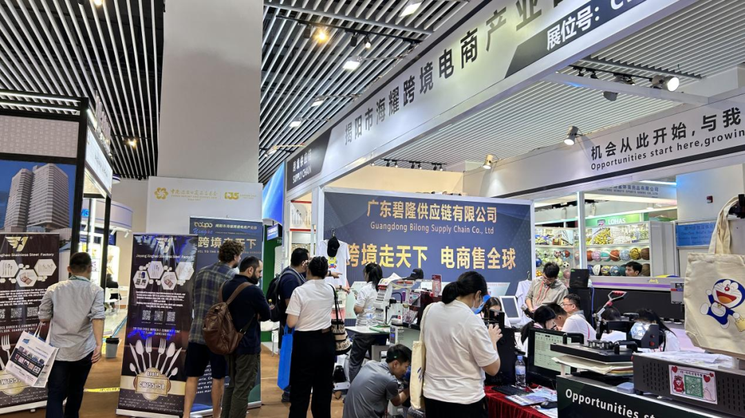 聚焦广交会②：跨境电商展区人潮涌动，炫酷“黑科技”解锁外贸新生态